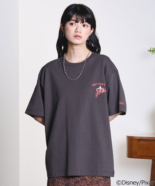 ROSE BUD(ローズバッド)の「TOY STORY / PIZZA PLANET / S/S TEE(Tシャツ/カットソー・レディース・チャコール/ホワイト・M/L)」の3枚目の写真