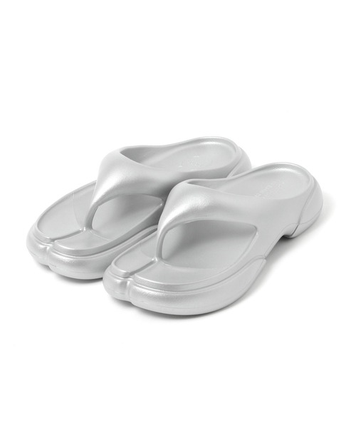 BAYFLOW(ベイフロー)の「【Paes(ぺイズ)】New Flipflop Metal (MEN)(サンダル・メンズ・ライトグレー・MEDIUM/LARGE)」の1枚目の写真