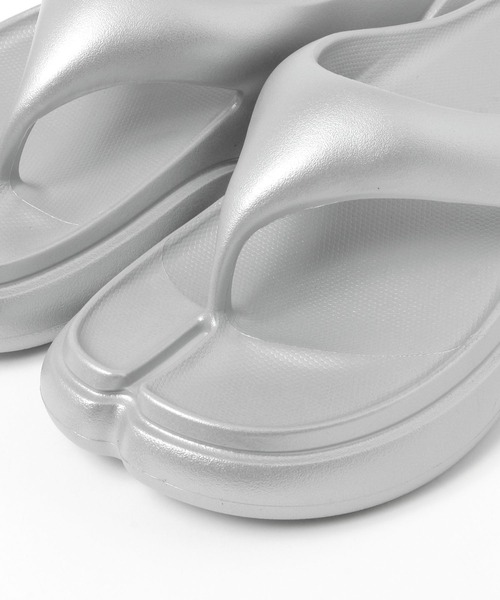 BAYFLOW(ベイフロー)の「【Paes(ぺイズ)】New Flipflop Metal (MEN)(サンダル・メンズ・ライトグレー・MEDIUM/LARGE)」の6枚目の写真