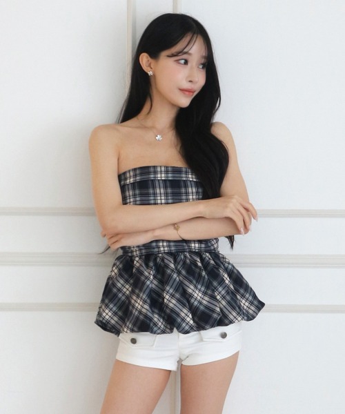 ALLuRing ChaRm(アリュリングチャーム)の「Balloon Peplum Tube Top / バルーンペプラムチューブトップ(チューブトップ・レディース・ネイビー・FREE)」の4枚目の写真