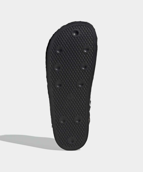 adidas(アディダス)の「アディミュール サンダル / ADIMULE SLIDES / アディダスオリジナルス adidas Originals(サンダル・メンズ・ブラック・23.5cm/26.5cm/24.5cm/25.5cm/22.5cm/27.5cm/29.5cm/28.5cm)」の3枚目の写真