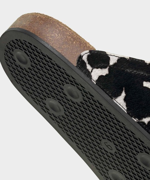adidas(アディダス)の「アディミュール サンダル / ADIMULE SLIDES / アディダスオリジナルス adidas Originals(サンダル・メンズ・ブラック・23.5cm/26.5cm/24.5cm/25.5cm/22.5cm/27.5cm/29.5cm/28.5cm)」の8枚目の写真
