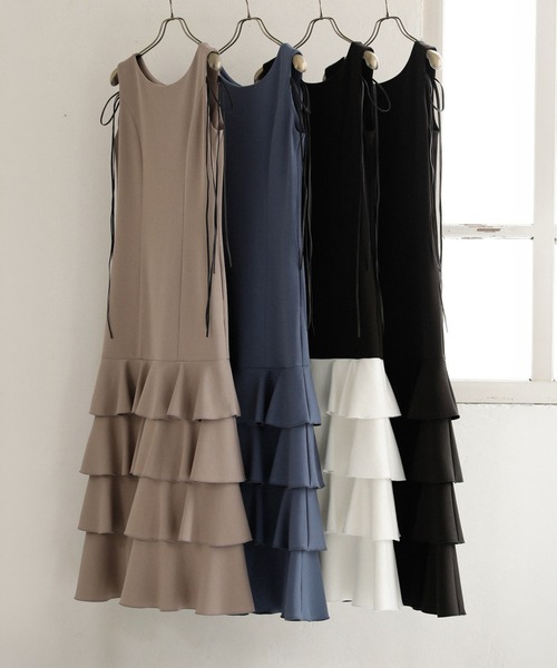 MIELI INVARIANT(ミエリインヴァリアント)の「Wave Tiered Cut Dress(ワンピース・レディース・ブラック/ネイビー/ブラック×ホワイト/ピンクベージュ・FREE)」の17枚目の写真