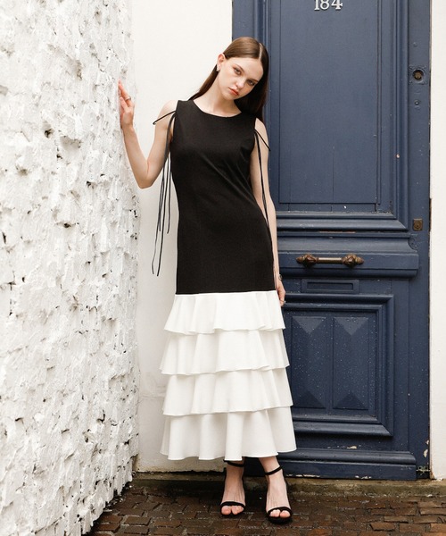 MIELI INVARIANT(ミエリインヴァリアント)の「Wave Tiered Cut Dress(ワンピース・レディース・ブラック/ネイビー/ブラック×ホワイト/ピンクベージュ・FREE)」の9枚目の写真