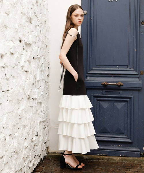 MIELI INVARIANT(ミエリインヴァリアント)の「Wave Tiered Cut Dress(ワンピース・レディース・ブラック/ネイビー/ブラック×ホワイト/ピンクベージュ・FREE)」の10枚目の写真