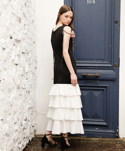 MIELI INVARIANT(ミエリインヴァリアント)の「Wave Tiered Cut Dress(ワンピース・レディース・ブラック/ネイビー/ブラック×ホワイト/ピンクベージュ・FREE)」の12枚目の写真