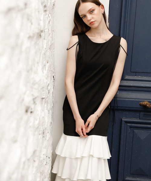 MIELI INVARIANT(ミエリインヴァリアント)の「Wave Tiered Cut Dress(ワンピース・レディース・ブラック/ネイビー/ブラック×ホワイト/ピンクベージュ・FREE)」の14枚目の写真
