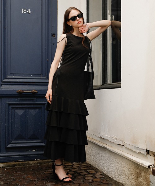 MIELI INVARIANT(ミエリインヴァリアント)の「Wave Tiered Cut Dress(ワンピース・レディース・ブラック/ネイビー/ブラック×ホワイト/ピンクベージュ・FREE)」の7枚目の写真
