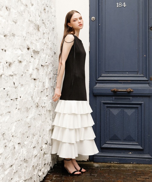 MIELI INVARIANT(ミエリインヴァリアント)の「Wave Tiered Cut Dress(ワンピース・レディース・ブラック/ネイビー/ブラック×ホワイト/ピンクベージュ・FREE)」の13枚目の写真