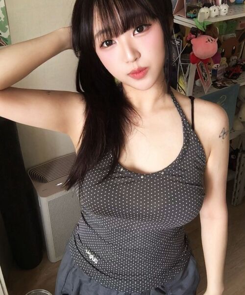 OURSAYSOUR(アワーセイアワー)の「ドットスタッズホルターネックノースリーブチャコール(Tシャツ/カットソー・レディース・チャコール・FREE)」の4枚目の写真