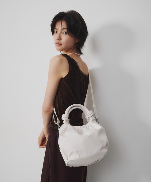AIDELL(エイデル)の「ナイロン調2wayハンドバッグ/350mlペットボトル収納可能(ショルダーバッグ・レディース・ブラック/ブルー/アイボリー/カーキ・FREE)」の6枚目の写真