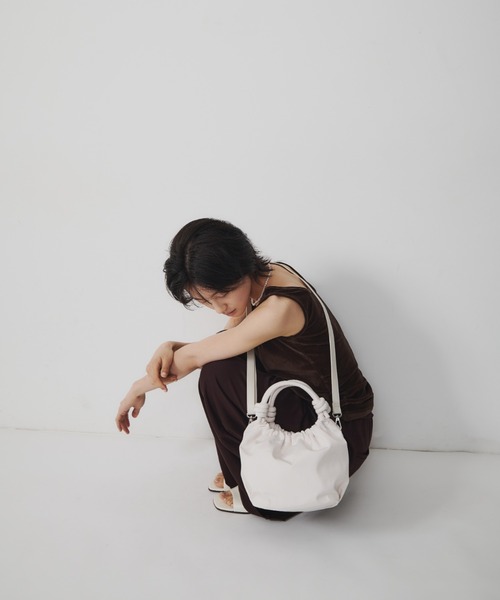 AIDELL(エイデル)の「ナイロン調2wayハンドバッグ/350mlペットボトル収納可能(ショルダーバッグ・レディース・ブラック/ブルー/アイボリー/カーキ・FREE)」の7枚目の写真