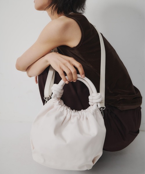 AIDELL(エイデル)の「ナイロン調2wayハンドバッグ/350mlペットボトル収納可能(ショルダーバッグ・レディース・ブラック/ブルー/アイボリー/カーキ・FREE)」の9枚目の写真