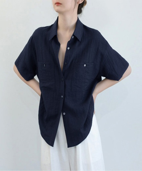 ONEP STAR(ワンピスター)の「ポケット付き半袖ベーシックシャツ(シャツ/ブラウス・レディース・ネイビー・LARGE/MEDIUM/X-LARGE)」の2枚目の写真