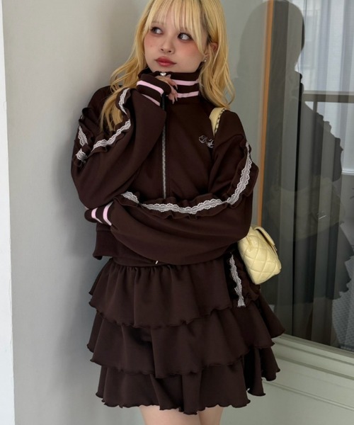 continuer de NICE CLAUP(コンティニューデナイスクラップ)の「トレンド感たっぷりなキラキラトラックジャケット(ブルゾン・レディース・ブラック/トップグレー/ブラウン・FREE)」の1枚目の写真