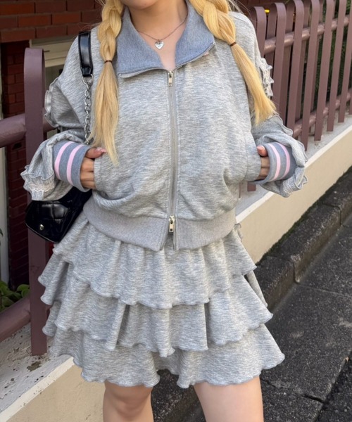 continuer de NICE CLAUP(コンティニューデナイスクラップ)の「トレンド感たっぷりなキラキラトラックジャケット(ブルゾン・レディース・ブラック/トップグレー/ブラウン・FREE)」の3枚目の写真
