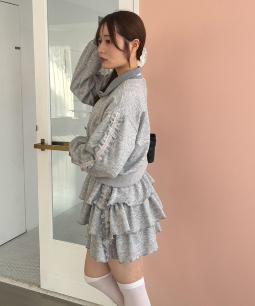 continuer de NICE CLAUP(コンティニューデナイスクラップ)の「トレンド感たっぷりなキラキラトラックジャケット(ブルゾン・レディース・ブラック/トップグレー/ブラウン・FREE)」の22枚目の写真