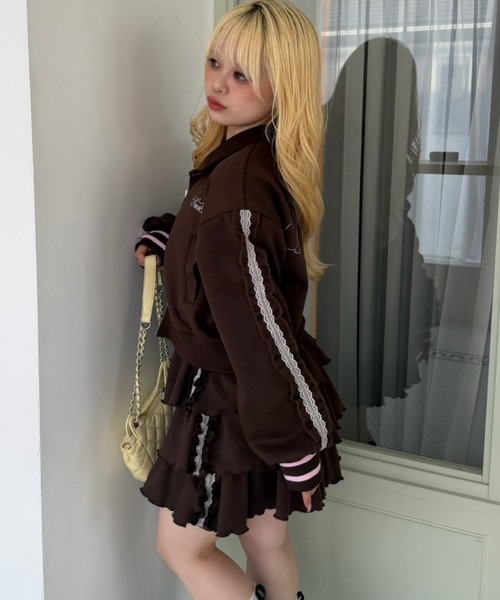 continuer de NICE CLAUP(コンティニューデナイスクラップ)の「トレンド感たっぷりなキラキラトラックジャケット(ブルゾン・レディース・ブラック/トップグレー/ブラウン・FREE)」の9枚目の写真