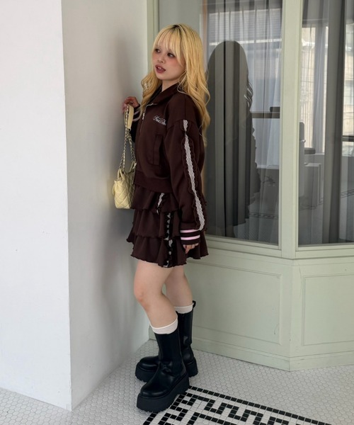 continuer de NICE CLAUP(コンティニューデナイスクラップ)の「トレンド感たっぷりなキラキラトラックジャケット(ブルゾン・レディース・ブラック/トップグレー/ブラウン・FREE)」の13枚目の写真