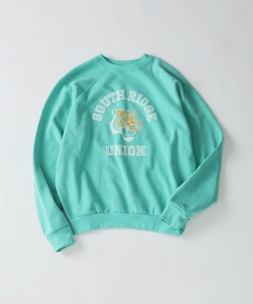 JOURNAL STANDARD relume(ジャーナルスタンダード レリューム)の「TCラグラン ヴィンテージプリント スウェット(スウェット・メンズ・ブラック/アイボリー/ブルー/オレンジ・LARGE/MEDIUM)」の11枚目の写真