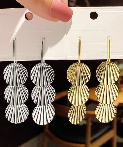 Miniministore(ミニミニストア)の「シェルモチーフピアス大ぶりおしゃれアクセ(ピアス(両耳用)・レディース・シルバー/ゴールド・FREE)」の3枚目の写真