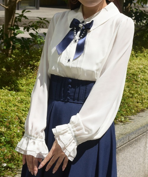 axes femme(アクシーズファム)の「リボン×パールチェーンブラウス(シャツ/ブラウス・レディース・ワイン/ブラウン/ネイビー・MEDIUM/LARGE)」の3枚目の写真