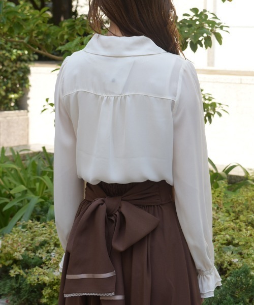 axes femme(アクシーズファム)の「リボン×パールチェーンブラウス(シャツ/ブラウス・レディース・ワイン/ブラウン/ネイビー・MEDIUM/LARGE)」の6枚目の写真