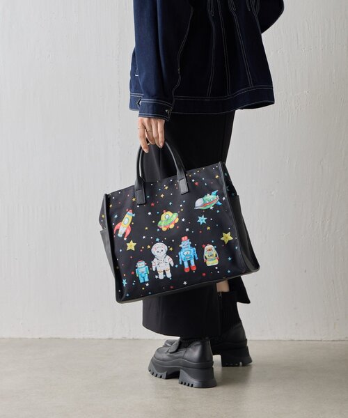 ear PAPILLONNER(イアパピヨネ)の「《A4対応/オリジナルシール付き》sampo×earコラボ/2WAYスクエアトートバッグ(トートバッグ・レディース・ベージュ/ブラック/ネイビー・FREE)」の9枚目の写真