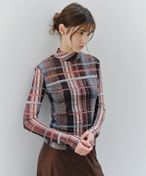 tageechita（タジチタ）の「【tageechita】アートチェックプリント シアーハイネックトップス（Tシャツ/カットソー・レディース・ブラック系/ブラウン系・M/L/S）」の16枚目の写真