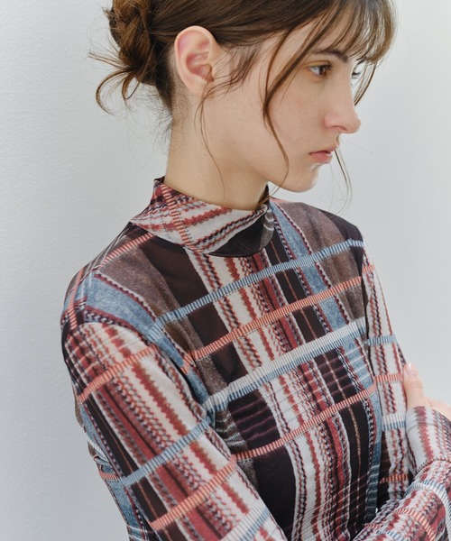 tageechita（タジチタ）の「【tageechita】アートチェックプリント シアーハイネックトップス（Tシャツ/カットソー・レディース・ブラック系/ブラウン系・M/L/S）」の22枚目の写真