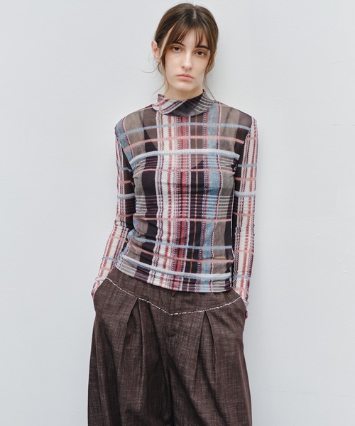 tageechita（タジチタ）の「【tageechita】アートチェックプリント シアーハイネックトップス（Tシャツ/カットソー・レディース・ブラック系/ブラウン系・M/L/S）」の8枚目の写真