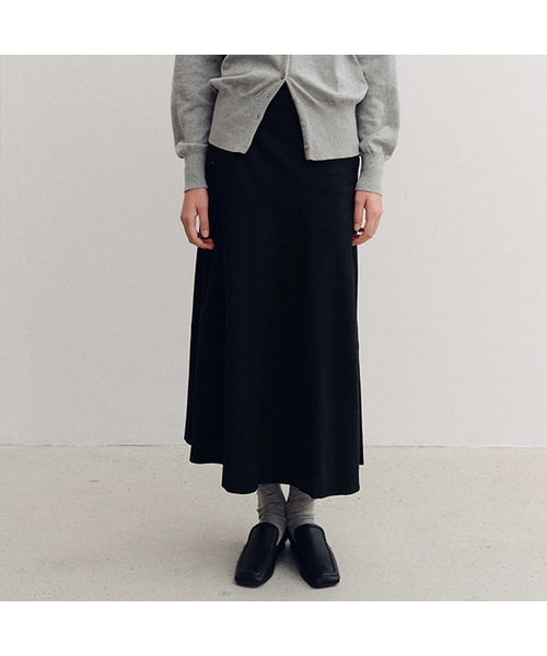 MOHAN(モハン)の「TVF SUADE FLARE SKIRT_2COLORS(スカート・レディース・ブラウン/ブラック・SMALL/MEDIUM/LARGE)」の2枚目の写真