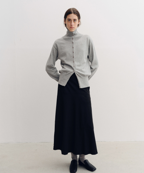 MOHAN(モハン)の「TVF SUADE FLARE SKIRT_2COLORS(スカート・レディース・ブラウン/ブラック・SMALL/MEDIUM/LARGE)」の3枚目の写真