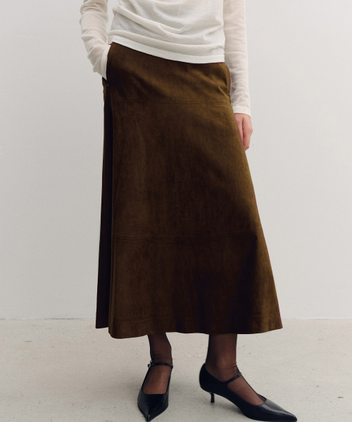 MOHAN(モハン)の「TVF SUADE FLARE SKIRT_2COLORS(スカート・レディース・ブラウン/ブラック・SMALL/MEDIUM/LARGE)」の6枚目の写真