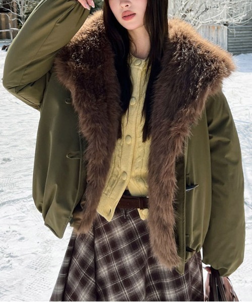 &soiree(アンドソワレ)の「トグルボタンフェイクファー中綿ブルゾン(ブルゾン・レディース・ブラック/オフホワイト/ブラウン/カーキ・MEDIUM/LARGE/X-LARGE)」の4枚目の写真