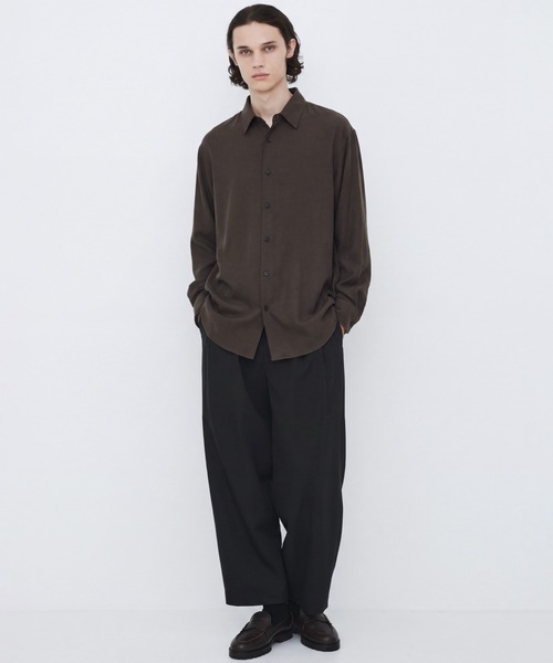 UNITED TOKYO(ユナイテッドトウキョウ)の「SILK NYLON TWILL ダブルタックシャツ(シャツ/ブラウス・メンズ・ブラック/オフホワイト/ブラウン・1/2)」の7枚目の写真