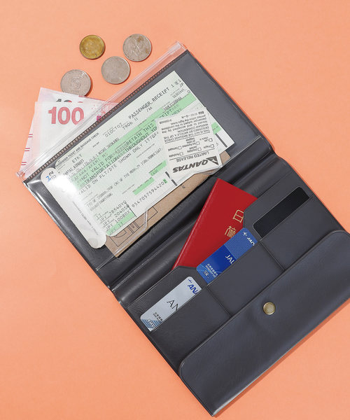 Nahe（ネーエ）の「nahe ネーエ トラベルオーガナイザー 収納ケース パスポート 三つ折り クリア A6（パスポートケース・レディース・グレー/アイボリー/グリーン/レッド/イエロー/ブルー/ホワイト/ブラック/グレー系その他/ブラウン系その他/クリア・FREE）」の5枚目の写真