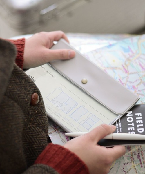 Nahe（ネーエ）の「nahe ネーエ トラベルオーガナイザー 収納ケース パスポート 三つ折り クリア A6（パスポートケース・レディース・グレー/アイボリー/グリーン/レッド/イエロー/ブルー/ホワイト/ブラック/グレー系その他/ブラウン系その他/クリア・FREE）」の19枚目の写真