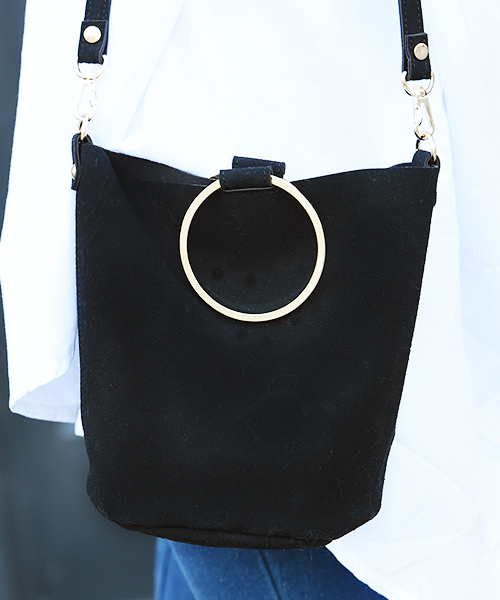 Luz Llena (NEY)（ラズレナニー）の「[2WAY]スエードタッチ・メタルハンドルショルダーバッグ（ショルダーバッグ・レディース・ベージュ/グレー/ブラック・ﾌﾘ-）」の5枚目の写真