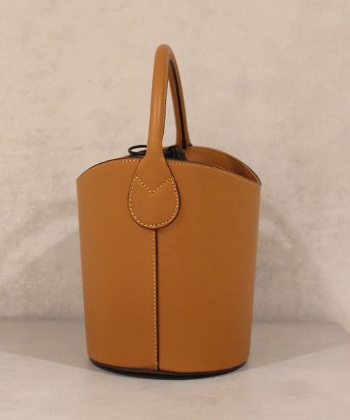 DouDou（ドゥドゥ）の「イタリアンレザーバケットバッグ（ショルダーバッグ・レディース・ブラック/キャメル・FREE）」の4枚目の写真