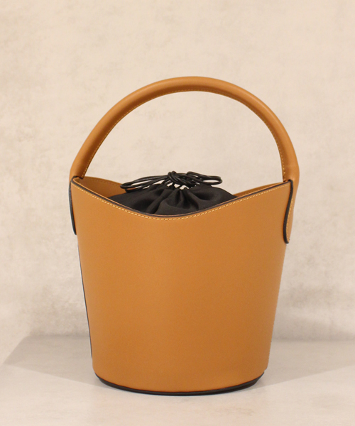 DouDou（ドゥドゥ）の「イタリアンレザーバケットバッグ（ショルダーバッグ・レディース・ブラック/キャメル・FREE）」の6枚目の写真