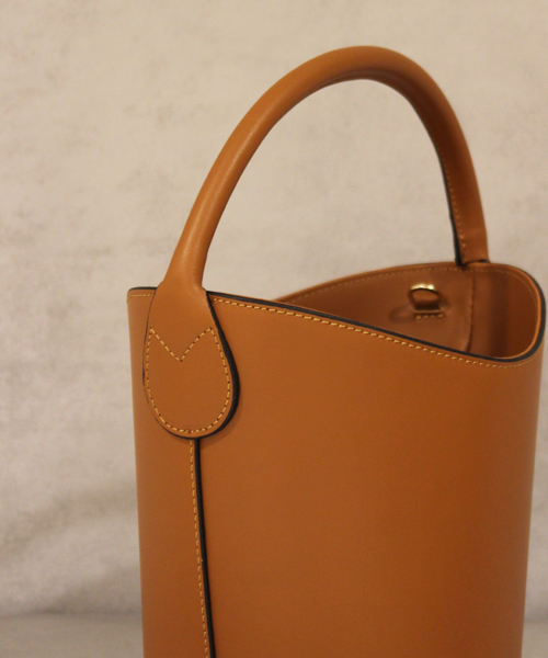 DouDou（ドゥドゥ）の「イタリアンレザーバケットバッグ（ショルダーバッグ・レディース・ブラック/キャメル・FREE）」の11枚目の写真