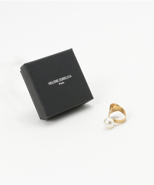 FIGARO Paris(フィガロパリ)の「HELENA ZUBELDIA スワロパールRING(リング・レディース・ゴールド・FREE)」の4枚目の写真