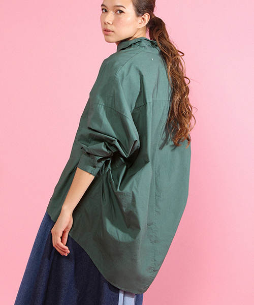 niko and...(ニコアンド)の「染めBIGBIGレギュラーシャツ【niko and ...】(シャツ/ブラウス・レディース・グリーン/ベージュ・FREE)」の2枚目の写真