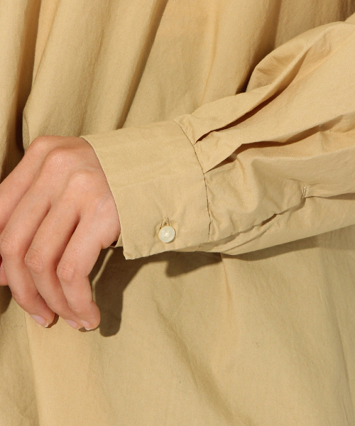 niko and...(ニコアンド)の「染めBIGBIGレギュラーシャツ【niko and ...】(シャツ/ブラウス・レディース・グリーン/ベージュ・FREE)」の5枚目の写真