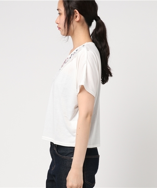 SpRay(スプレイ)の「クロスステッチフリンジTシャツ(Tシャツ/カットソー・レディース・ホワイト/レッド/カーキ/ネイビー・FREE)」の12枚目の写真