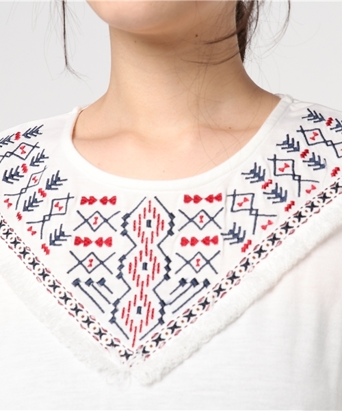 SpRay(スプレイ)の「クロスステッチフリンジTシャツ(Tシャツ/カットソー・レディース・ホワイト/レッド/カーキ/ネイビー・FREE)」の14枚目の写真