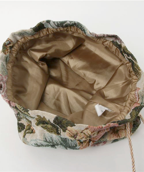 merlot plus(メルロープリュス)の「ゴブラン柄巾着バッグ2491(ハンドバッグ・レディース・ブラック/ベージュ・FREE)」の6枚目の写真