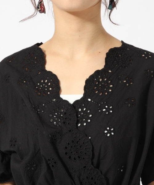 LOWRYS FARM（ローリーズファーム）の「カットワークカシュクールブラウス 793067（シャツ/ブラウス・レディース・ブラック/ブラウン/オフホワイト・LARGE/MEDIUM）」の9枚目の写真
