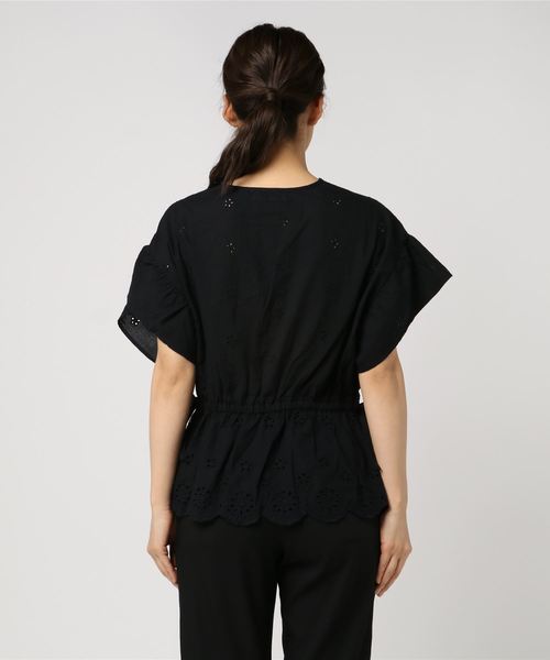 LOWRYS FARM（ローリーズファーム）の「カットワークカシュクールブラウス 793067（シャツ/ブラウス・レディース・ブラック/ブラウン/オフホワイト・LARGE/MEDIUM）」の4枚目の写真